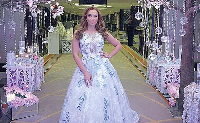 Iulia a strălucit în ţinuta vaporoasă