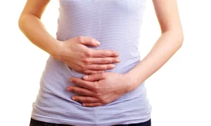 femeie durere burta shutterstock 50150170 jpeg