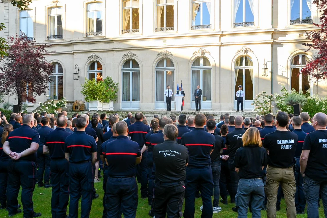 Polițiști care participă la ceremonia de închidere, instruiți FOTO: Gerald Darmanin/FB