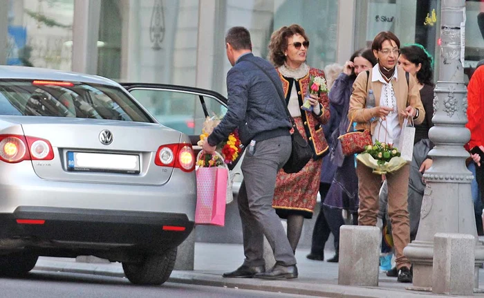 
    Solista a primit Discul de Aur şi un tort personalizat  