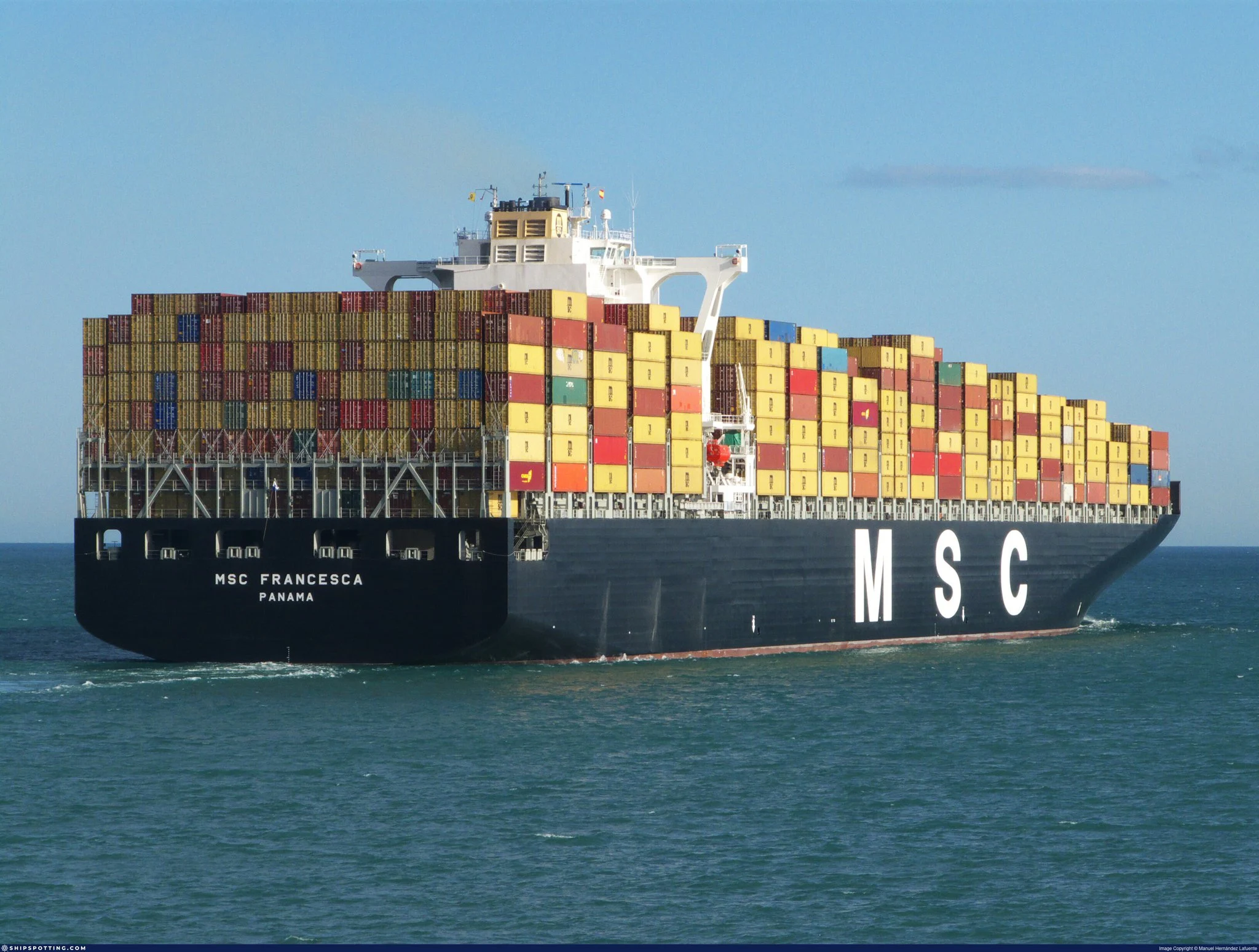 Iranul a capturat două nave în Strâmtoarea Ormuz, după ce Donald Trump a suspendat atacurile