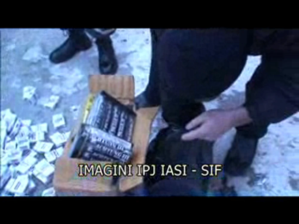 Poliţiştii au găsit mii de pachete de ţigări în casa bărbatului