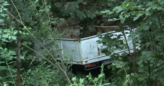 Autocamionul a ajuns într-o râpă