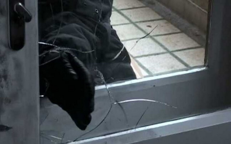 Cei mai tupeiști hoți au ajuns la închisoare. Au spart Postul de Poliție din Cornu
