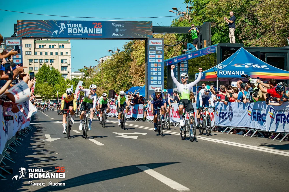 Cesare Chesini a câștigat Turul României 2025. Cine sunt câștigătorii tricourilor puse la bătaie
