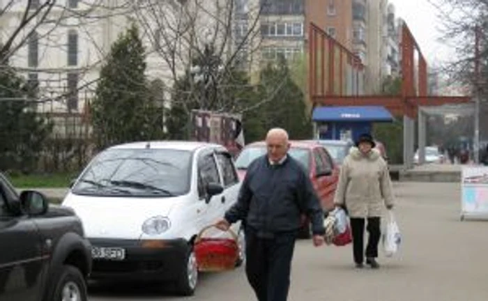 Enoriaşii au cerut şi ei demolarea construcţiilor metalice