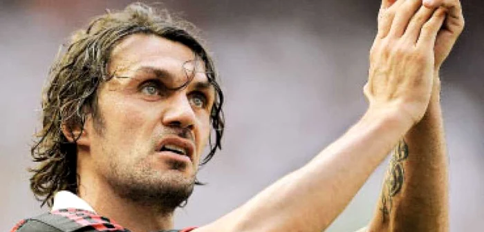 FOTBAL: Maldini a primit un trofeu important în care textul era greşit