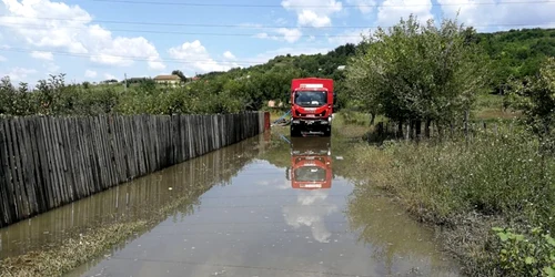 inundatii curtişoara