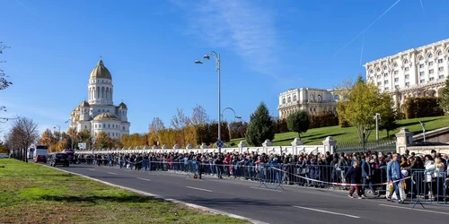 Coadă la Catedrală FOTO Basilica