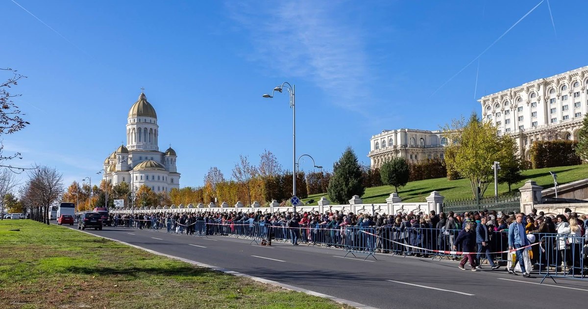 Mii de pelerini așteaptă la Catedrala Națională, Patriarhia promite liniște în pelerinaj.