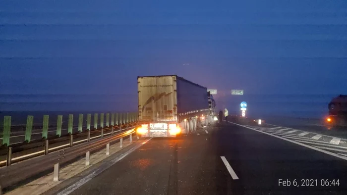 Circulaţia s-a desfăşurat pe banda de urgenţă FOTO: DRDP Constanţa
