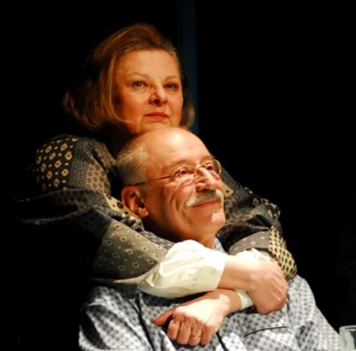 Mariana Mihuț și Victor Rebengiuc, în piesa "Moartea unui comis voiajor" Fotograf: Tudor Predescu / Teatrul Bulanda