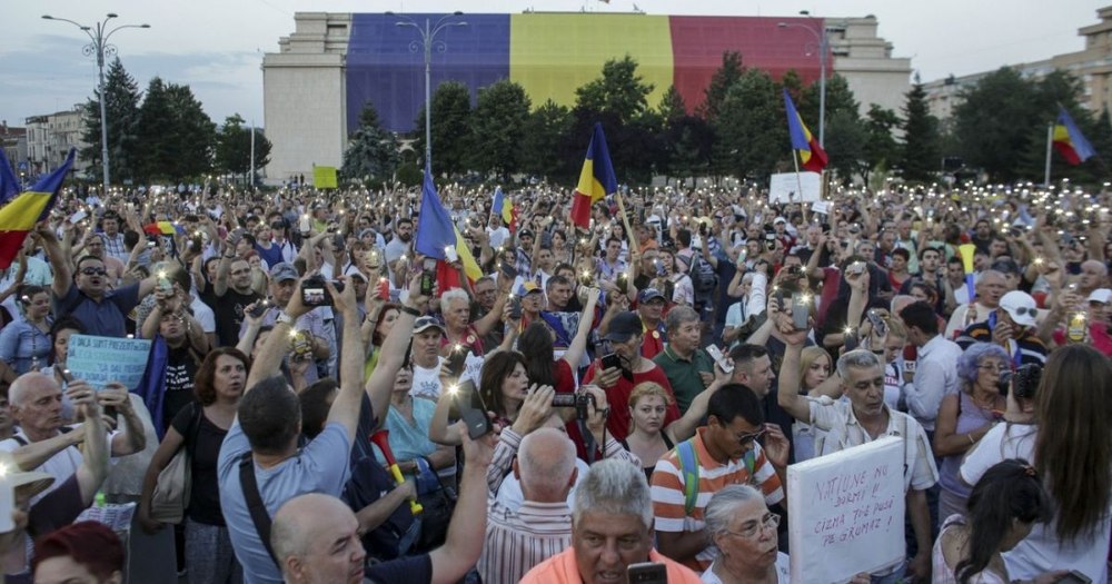 10 august: Cinci ani de la protestul diasporei din Piața Victoriei. Sute de răniți după intervenția violentă a Jandarmeriei VIDEO