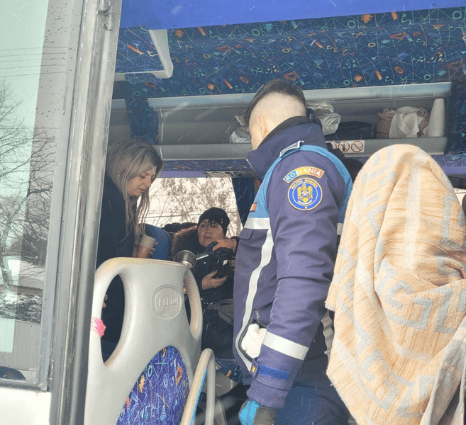 Un autocar cu cincisprezece cetăţeni ucraineni, blocat  în Vrancea din cauza condiţiilor meteo