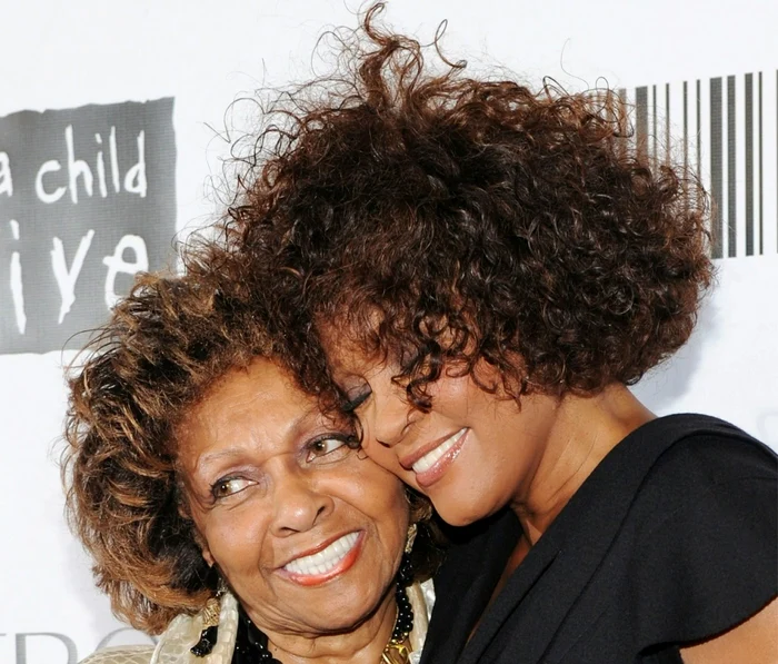 Whitney Houston şi mama ei FOTO AFP