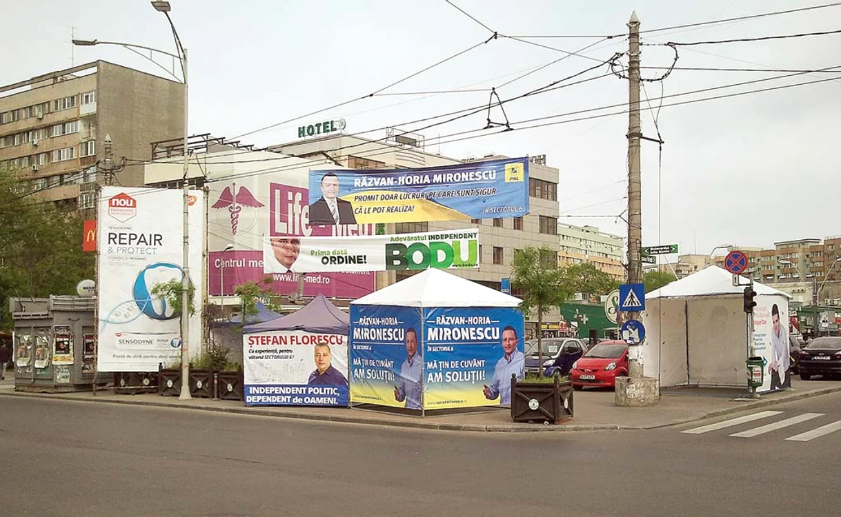 
    Intersecţia de la Lujerului (sectorul 6) e sufocată de bannere şi corturiFotografii: Dorin Constanda/ Dan L. Brumar  