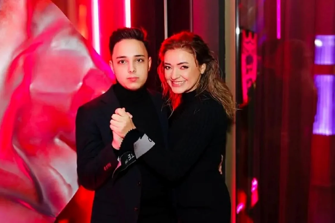 Cristina Bâtlan alături de fiul ei, Adrian - Foto: social media 
