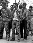 Invadatorii capturați de trupele cubaneze în Bay of Pigs, la 20 aprilie 1961 (© Wikimedia Commons)
