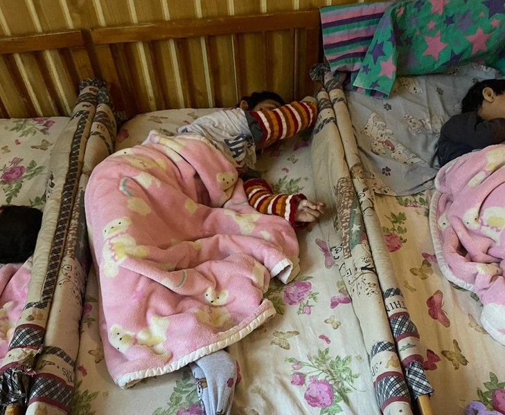Zeci de copii cu dizabilităţi din centrele groazei din Târgu Mureş urmează să fie relocați în următoarele 30 de zile