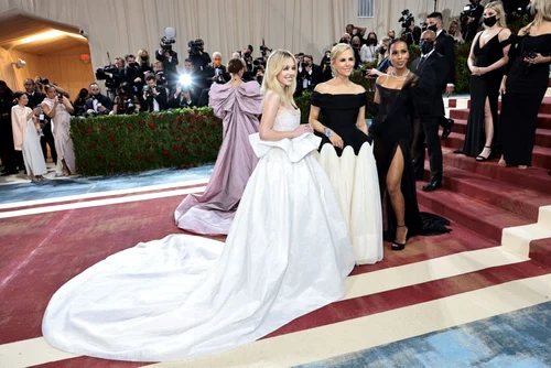  Sydney Sweeney Tory Burch si Kerry Washington participa Met Gala 2022 muzeul Metropolitan de Artă din NewYork FOTO Getty images