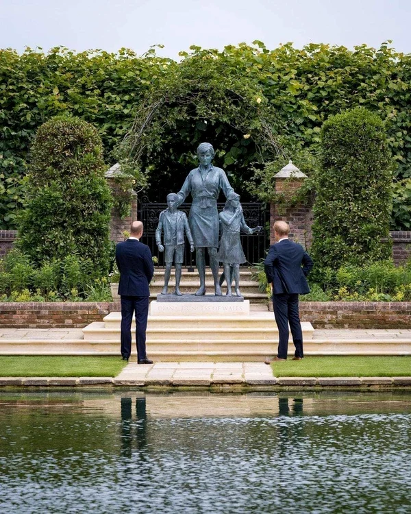 1 printii william si harry la dezvelirea statuii diana4 jpg jpeg