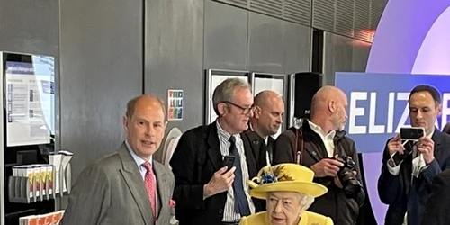 Regina Elizabeth a II-a a Marii Britanii a inaugurat linia de metrou ce-i poartă numele