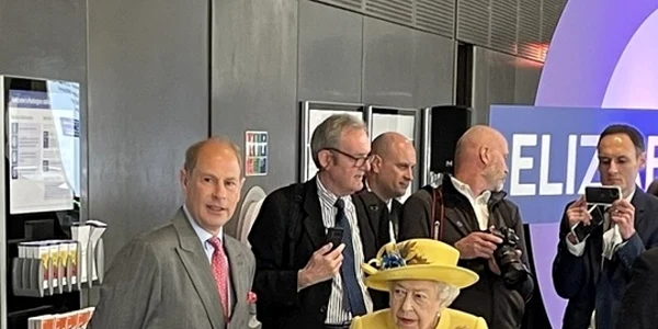 Regina Elizabeth a II-a a Marii Britanii a inaugurat linia de metrou ce-i poartă numele