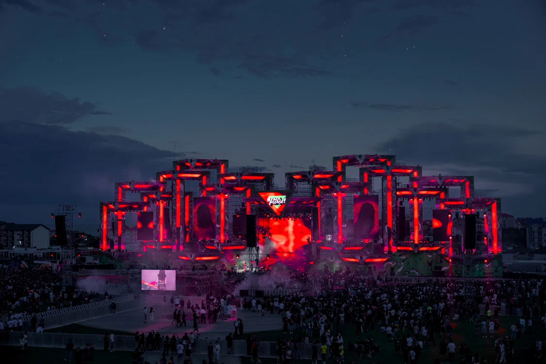 BEACH, PLEASE! 2026 continuă în forță: Ziua 1 a adus show-uri spectaculoase