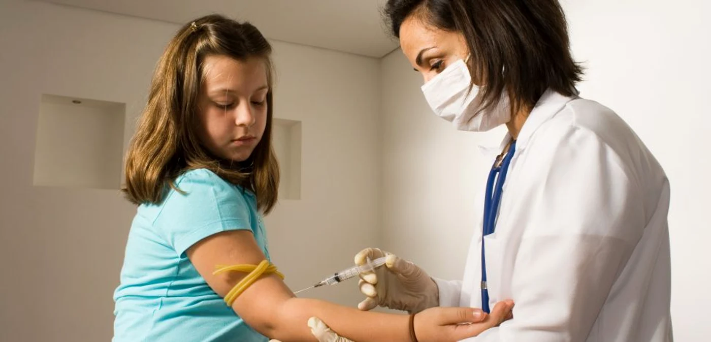 Fetele vor fi vaccinate la cabinetele şcolare