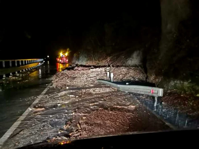 Circulaţia s-a desfăşurat pe un singur sens de mers timp de 30 de minute