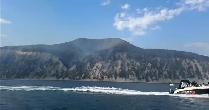 Incendiu de proporții lângă un palat atribuit lui Putin, pe coasta Mării Negre FOTO: Captură video