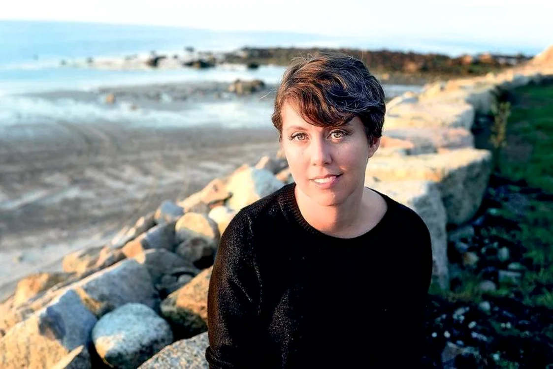 Kristen Roupenian (37 de ani) a „erupt“ în SUA în anul 2017 cu
povestirea „Iubitorul de pisici“, publicată în „The New Yorker“ şi devenită viral pe internet