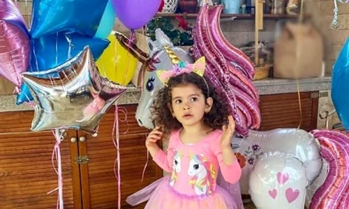 Petra a fost înconjurată de baloane colorate și de un unicorn imens  jpeg
