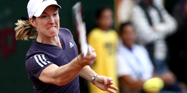 Justine Henin revine în competiţii după o pauză de 20 de luni