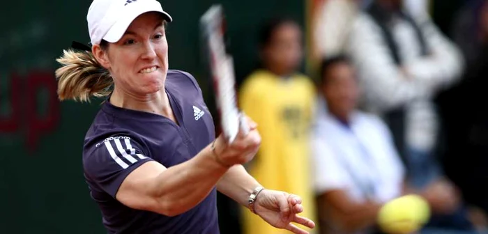 Justine Henin revine în competiţii după o pauză de 20 de luni