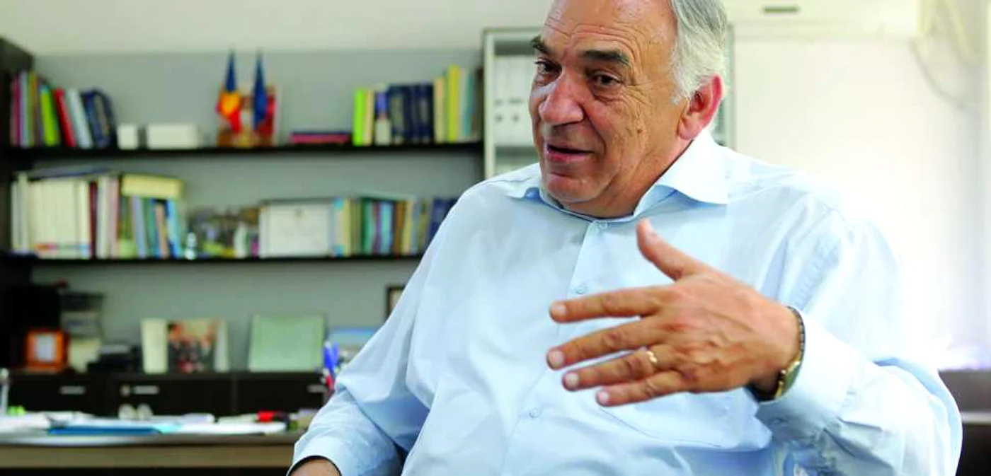 Cercetătorul Nicolae Zamfir are încredere în fizicienii români  FOTO: Eduard Enea