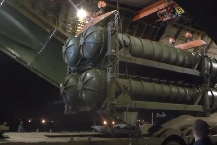 Sisteme S-300 descarcate de rusi in Siria Captura YouTube
