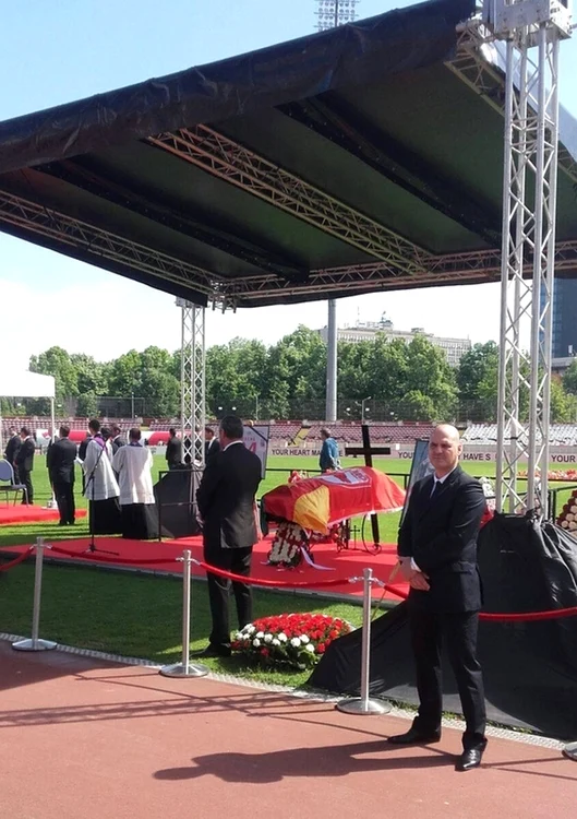  Trupul neînsuflețit al mijlocașului a ajuns la stadionul „Ștefan cel Mare” la ora 10:25