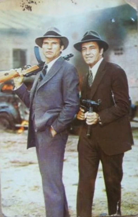 comisarii Roman (Ilarion Ciobanu) și Miclovan (Sergiu Nicolaescu)