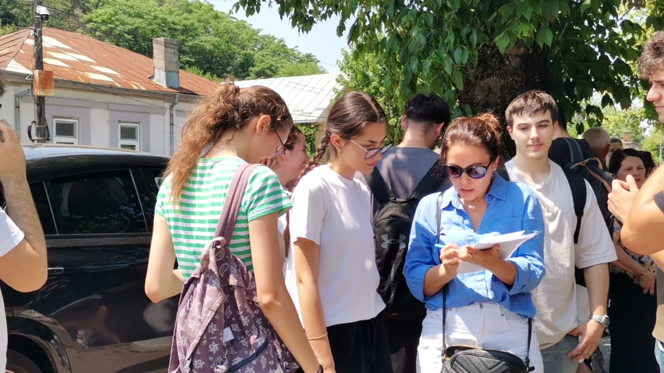 bacalaureat elevi curtea centrului de examen