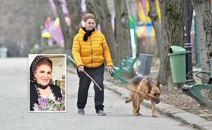 Irina Loghin se plimbă prin Herăstrău alături de prietenul ei patruped