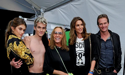 Moschino Spring/Summer 17 Menswear And Women's Resort Collection   Backstage jpeg