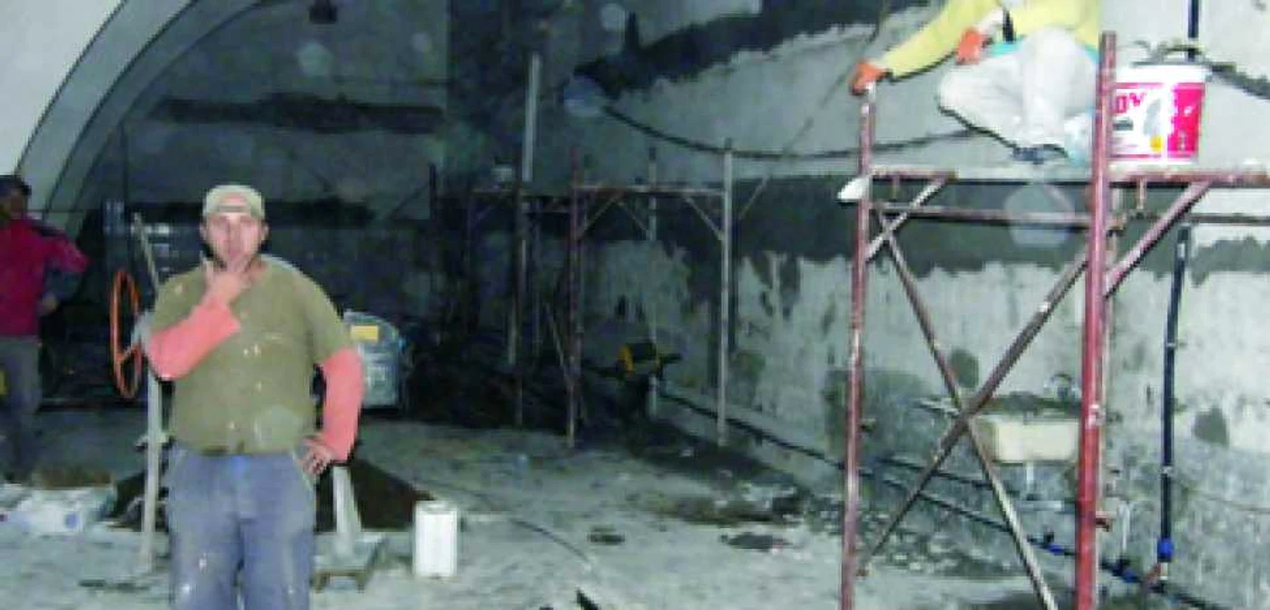 Arad: GALERIE FOTO / Lucrări româneşti la o piaţă europeană