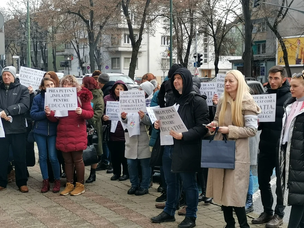 Protest în fața Prefecturii Timiș FOTO Ștefan Both