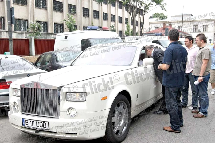 Dan Diaconescu  locuieşte în vila  din Primăverii  cu soţia şi fiica(Fotografii: Sever Gheorghe)