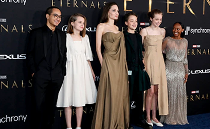 Angelina a fost însoţită la lansare de cinci din cei şase copii pe care îi areFoto: EPA-EFE