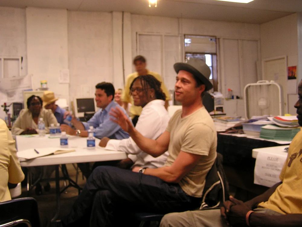 Brad Pitt le prezintă autorităților din New Orleans planurile sale