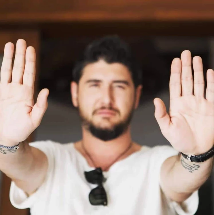 Optometristul Mihai Oprea ne arată cum vede un miop FOTO Mihai Oprea