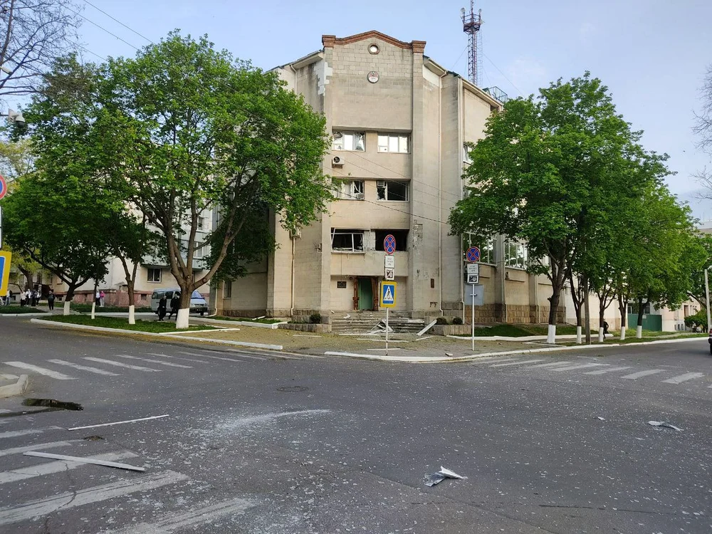 Clădire din Tirsapol afectată de exploziile de luni seara. Sursa: zonadesecuritate.md