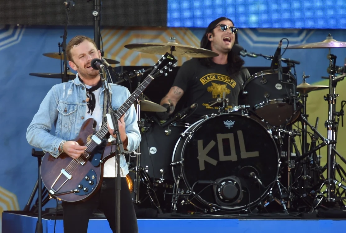 Doi dintre fraţii Followill care alcătuiesc Kings of Leon, solistul Caleb şi toboşarul Nathan FOTO Guliver/Getty Images